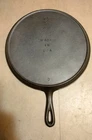 Vintage Lodge #9 OG Round Griddle (10 1/2) In Excellent Condition Pre-Owned