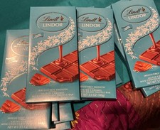 Lindt LINDOR Salted Caramel Milk Chocolate Tr...