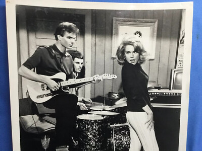 SANDRA DEE – SINGING, DANCING – DOCTOR, YOU'VE GOT TO BE KIDDING
