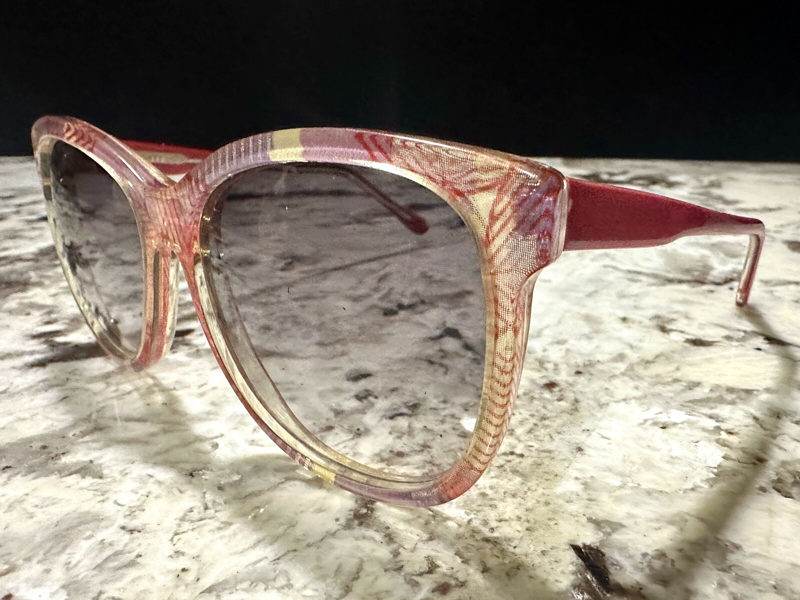 Occhiali da sole vintage anni 80 YSL Yves Saint Laurent 182 rosa viola stampa moderna