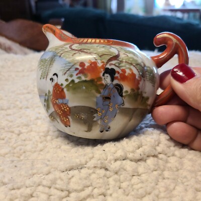 VINTAGE ASIAN GEISHA GIRL HANDPAINTED NIPPON PORCELAIN CREAMER   NICE PIECE 