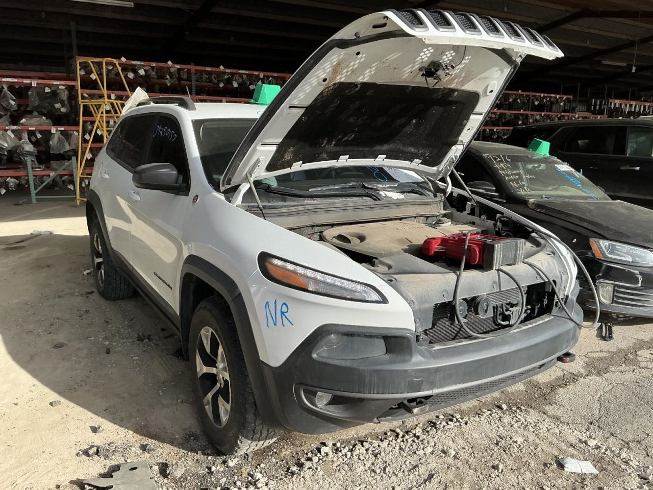 Wheel 17x7-1/2 Polished Face With Painted Pockets Fits 14-18 CHEROKEE 4748129