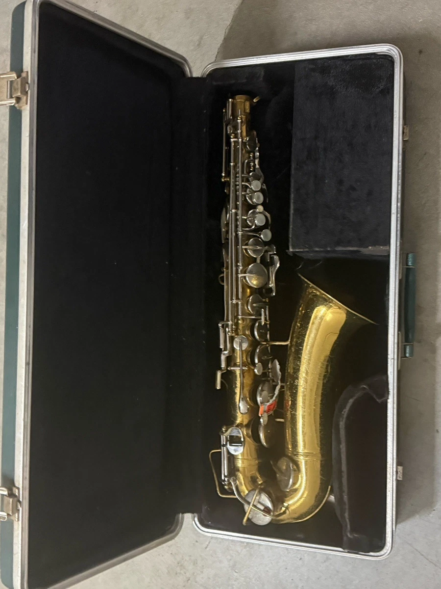 A Selmer made Bundy ll Alto Saxophone in it's Original Case A Selmer made Bundy ll Alto Saxophone in it's Original Case