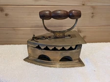 ANTIQUE BRASS SAD IRON LAUNDRY CHARCOAL COAL