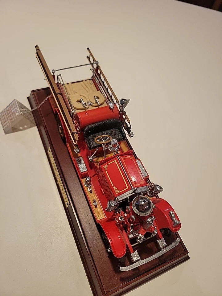 Franklin Mint 1922 Ahrens Fox R-K-4 Pumper Fire Truck 1:32 scale - Image 3 of 4