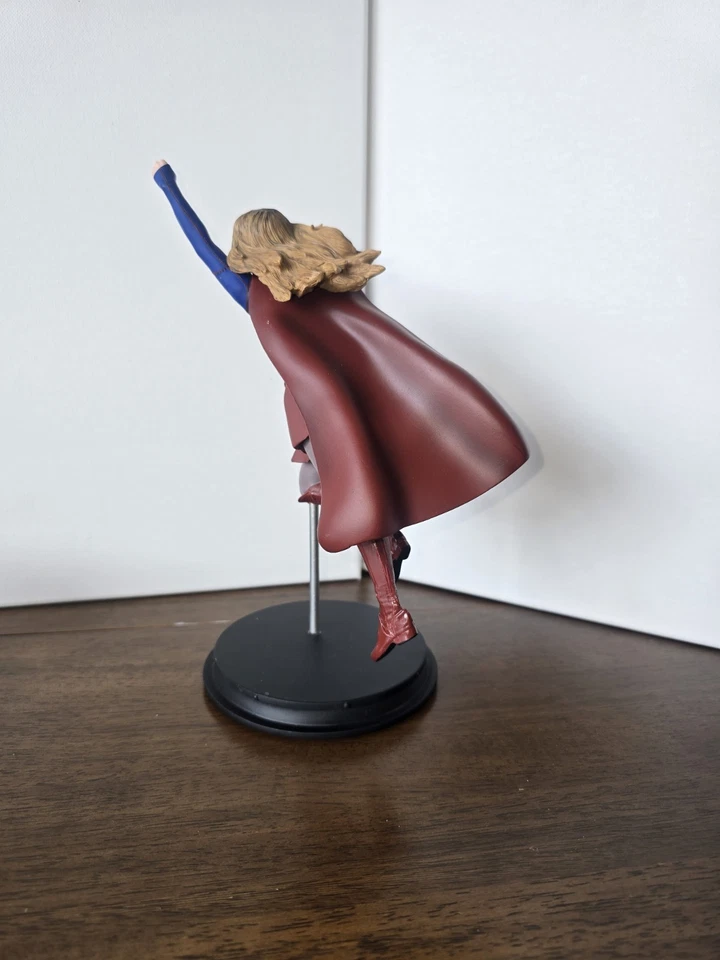 Estatua de TV Supergirl de DC Comics 0949/2000 edición limitada Foto 2 de 4