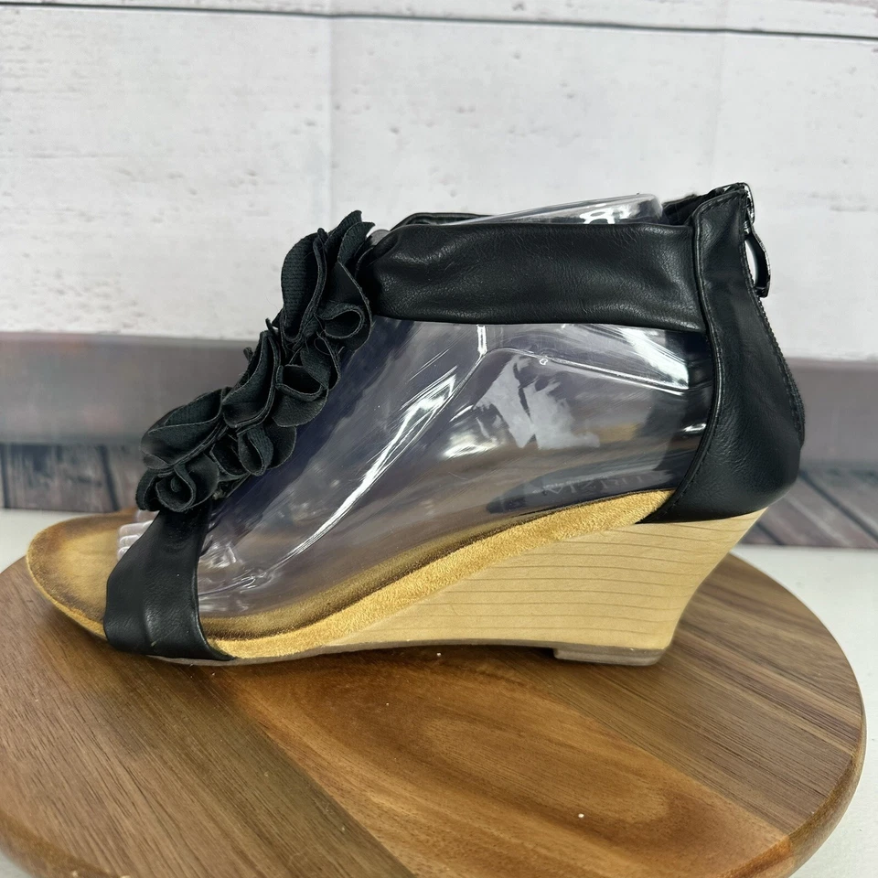 Spring Step Patriza Sandal Womens 8.5 Black Wedge Harlequin Floral T Strap - Image 4 of 4