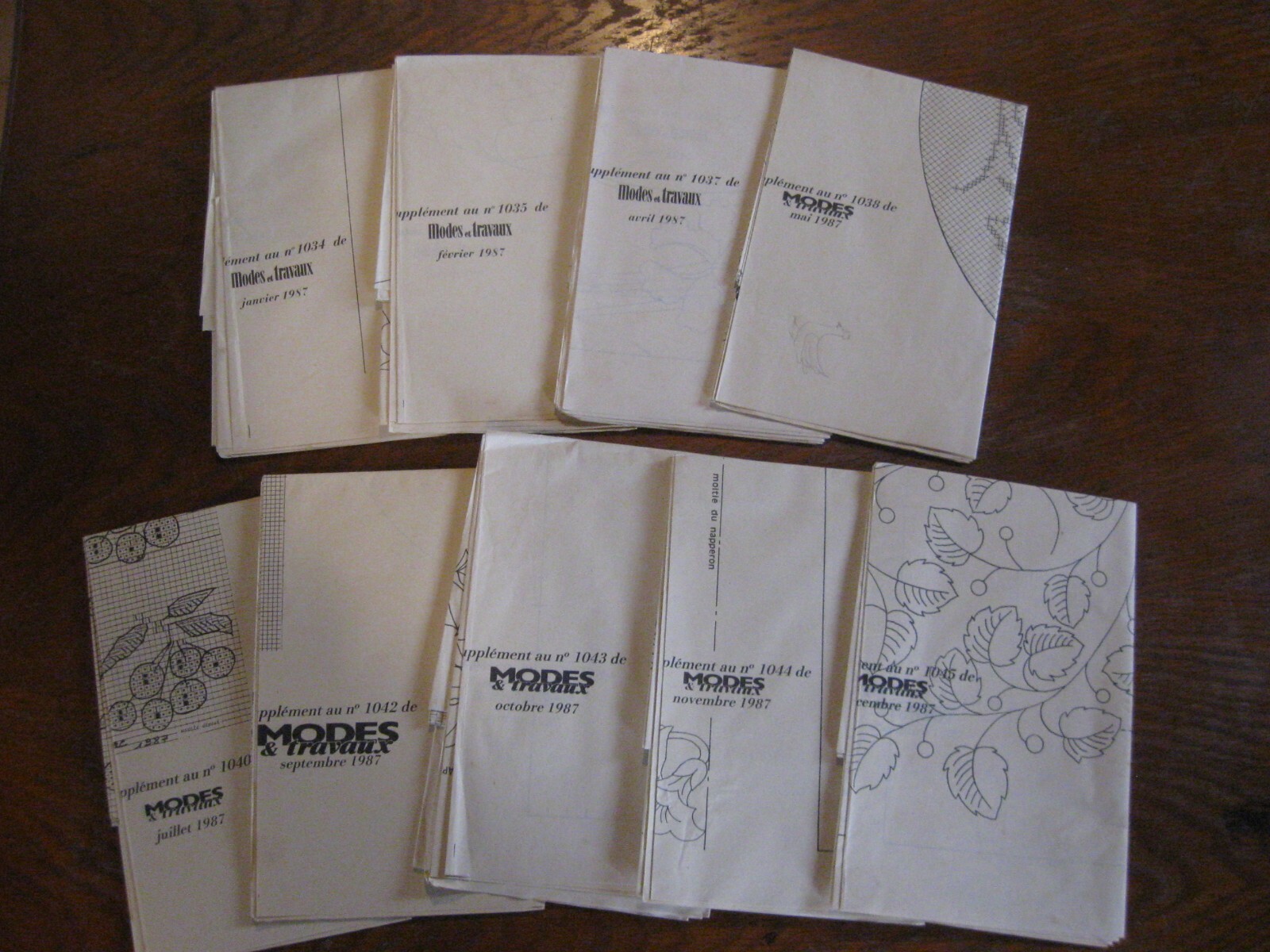 Lot De 12 Anciens Suppléments Modes & Travaux 1986 - Broderie, Point De Croix Vintage Pour Collectionneuse