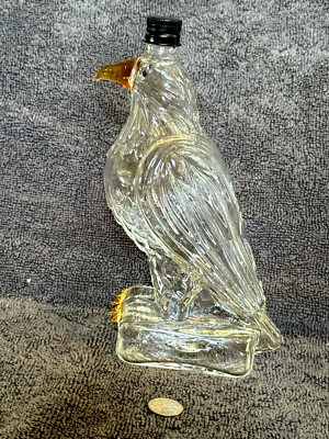 PATRIOTIC EAGLE GLASS WHISKEY DECANTER 7.5''T VGC