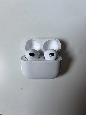 Apple AirPods 3rd Generation w/ Charging Case   Fully Working   Good Condition