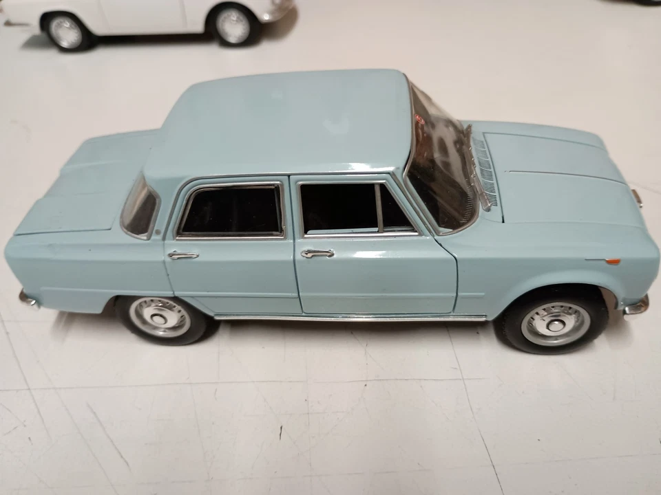 Lotto auto  scala 1/24 - Immagine 4 di 4