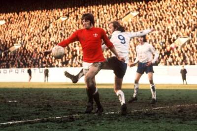 Bill Garner Gets Better Sheffield Wednesdays Brian Joicey 1973 FOOTBALL PHOTO