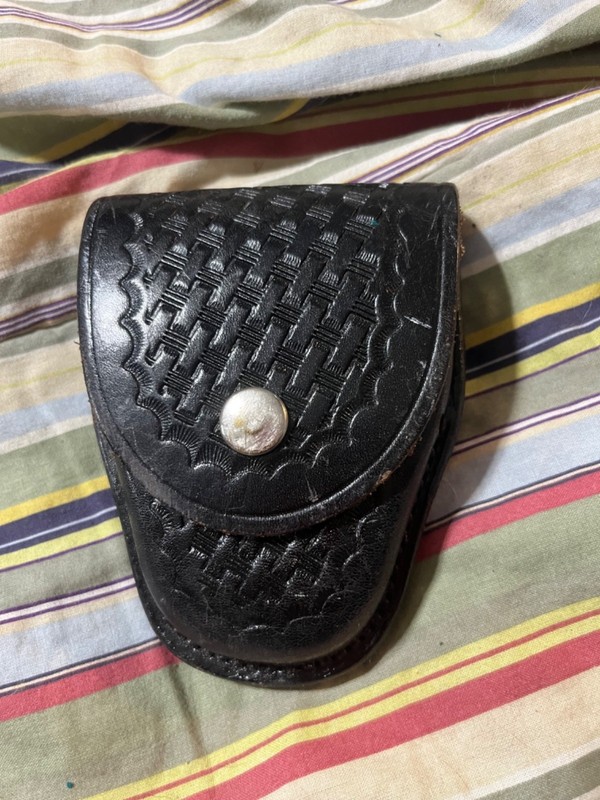 Bianchi handcuff pouch