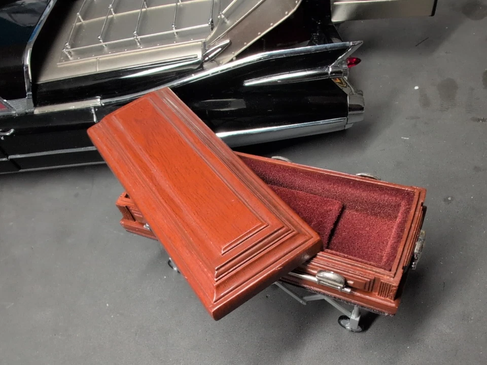 Sunset Coach 1959 Cadillac Superior Coupe De Fleur Flower Car Hearse 1/18 - Image 3 of 4