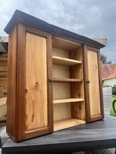 Antiker Hängeschrank Wandschrank aus Holz mit Löwen Kopf Beschlag und Schublade