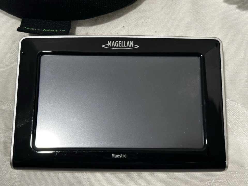 Magellan Maestro 4350 Automotive Mountable W/Window & Dash Mount Accessories 👀 - Image 4 of 4
