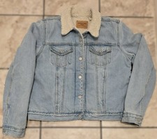 Levi  s Premium Sherpa Fleece Lined Denim Trucker Jacket / Light Wash / Women  s L
