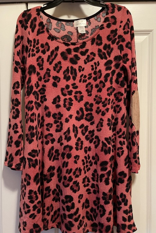 Lovely J “NWOT” size small Leopard print Tunic