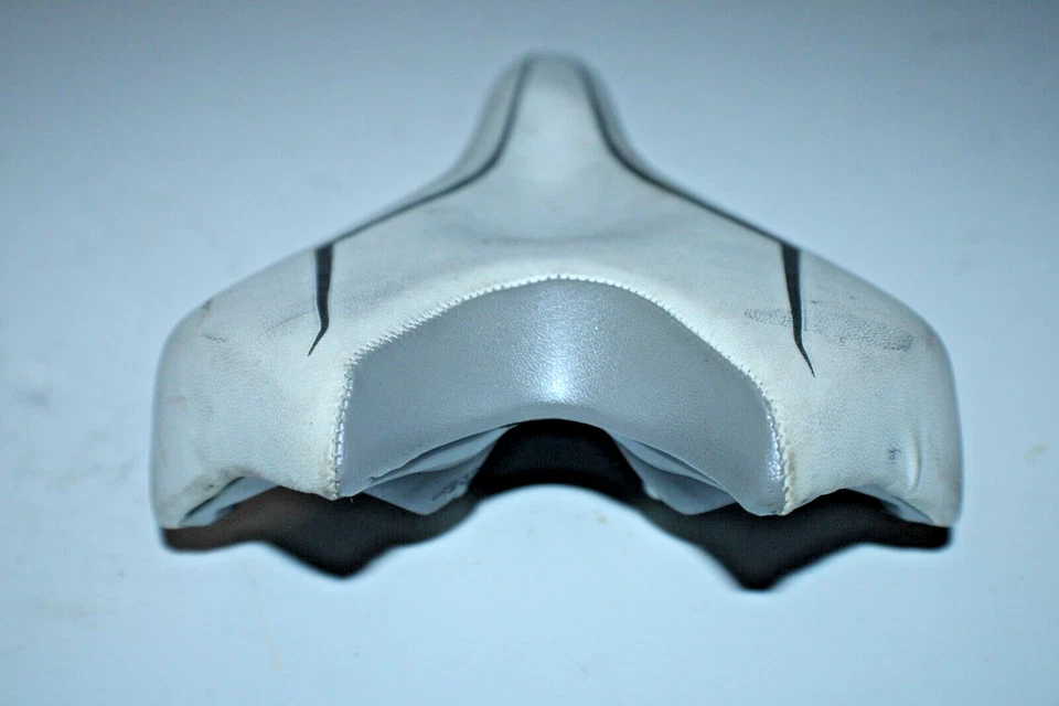 Bontrager R1 MTB 自行车鞍座 260/140 毫米白色公路纤维增强美国托运人 — 第 3/4 张图片