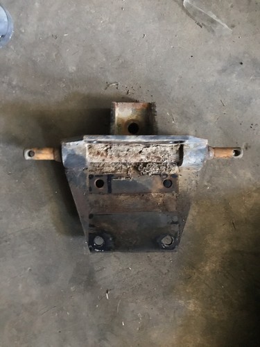 Deutz-Allis 5220 DRAW BAR MOUNT - Picture 5 of 5
