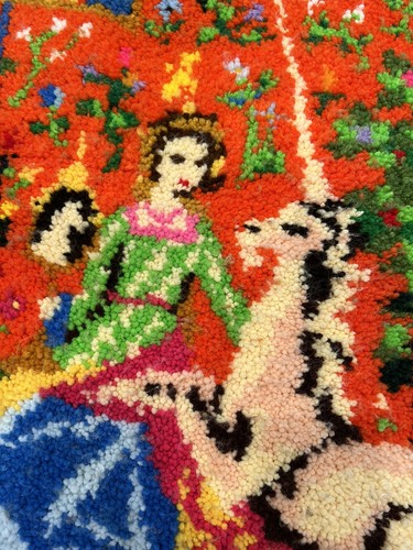Princess/queen Lion & Unicorn LATCH HOOK RUG - FINISHED! - 29x 43 LARGE - Picture 2 of 7