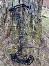Mathews V3 27 RH Black 70lb 29.5” Draw