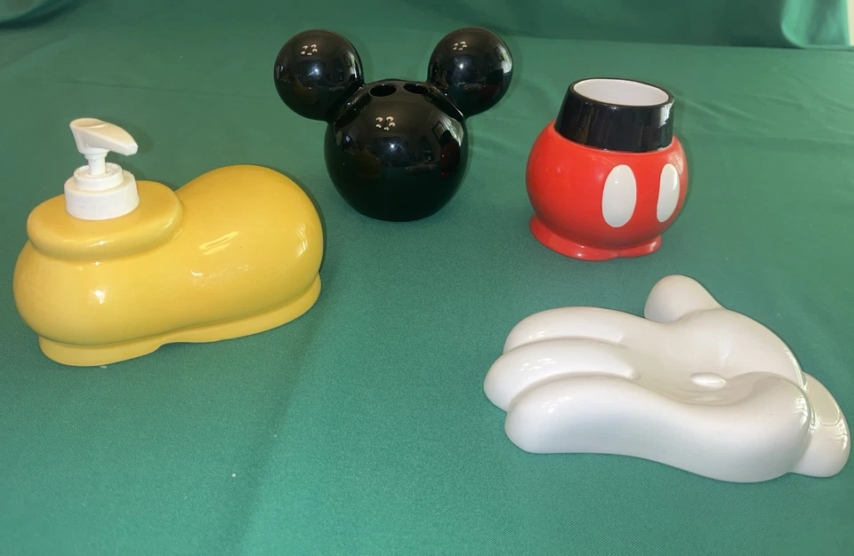 JUEGO DE BAÑO MICKEY MOUSE: DISPENSADOR DE JABÓN SOPORTE DE ESPIGA SOPORTE DE CEPILLO Y TAZA Foto 4 de 4