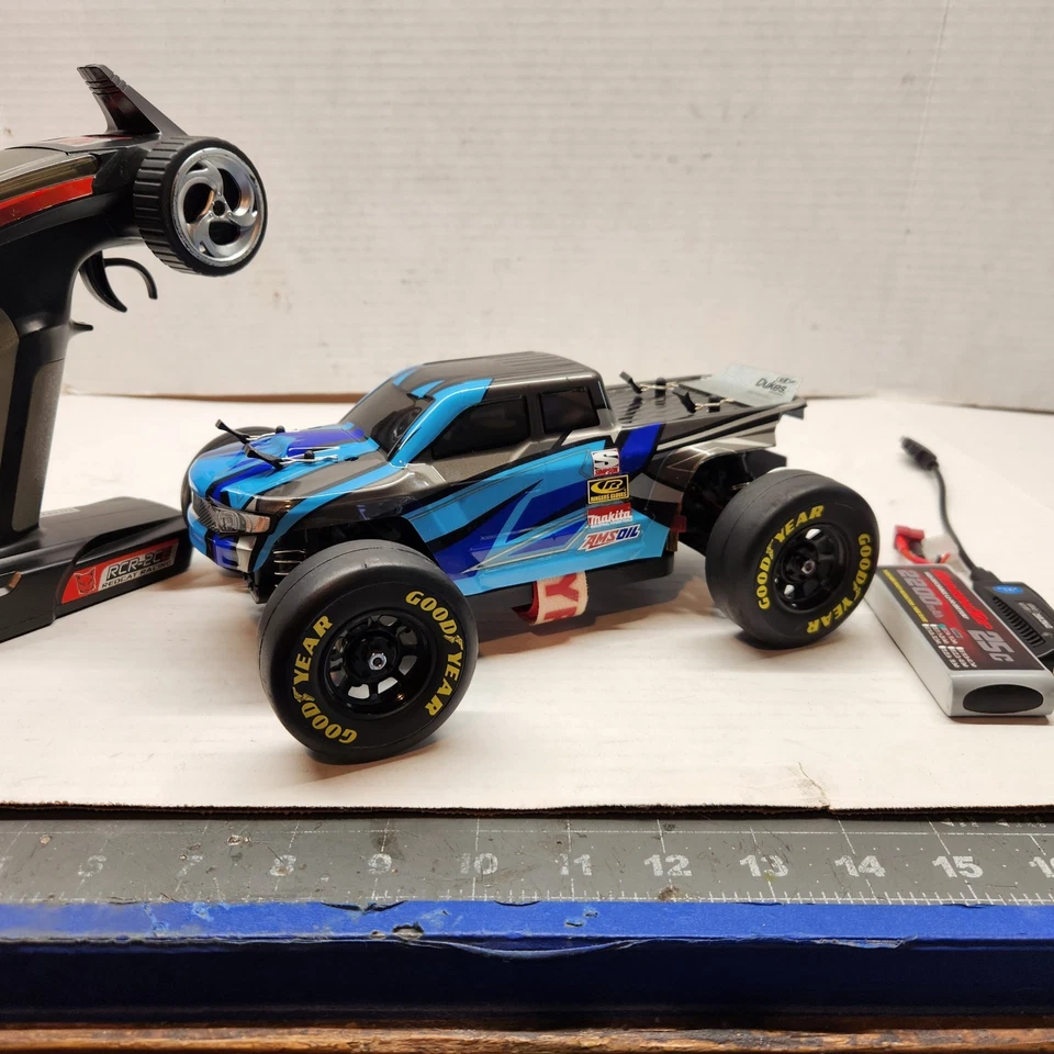 Dromida 1/18 DT 4.18 Brushless RC Car RTR Custom 4x4 with upgrades - Image 4 of 4