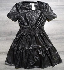 Vigoss Dress Adult Womens Medium Black V-Neck Faux Leather Short