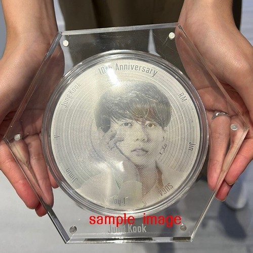 V_BTS 10th Anniversary Commemorative Medal (2nd) No. 04419 - Picture 8 of 9