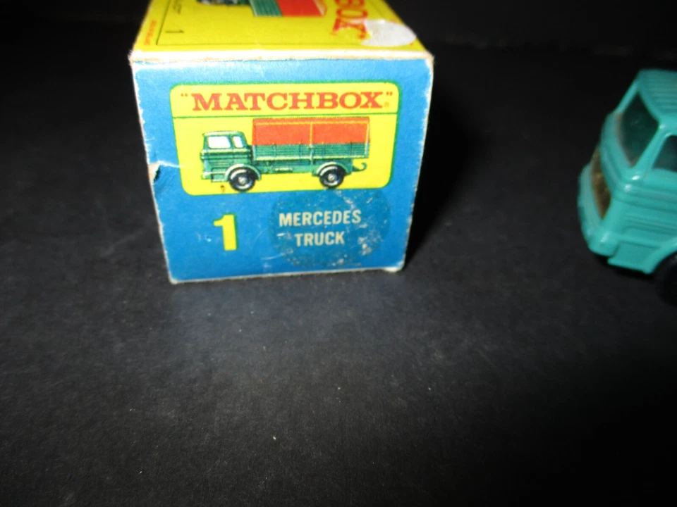 Vintage/Matchbox/Lesney/Série/Década de 1960 (MB/# 1/MERCEDES/CAMINHÃO) 1/64/Original/Caixa - Imagem 2 de 4