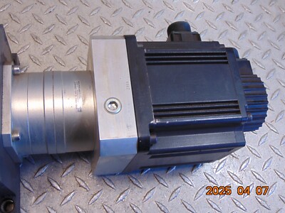 DELTA ECMA-E21315RS AC SERVO MOTOR with NIDEC SHIMPO VRB-090-5-K3-28HA22 REDUCER