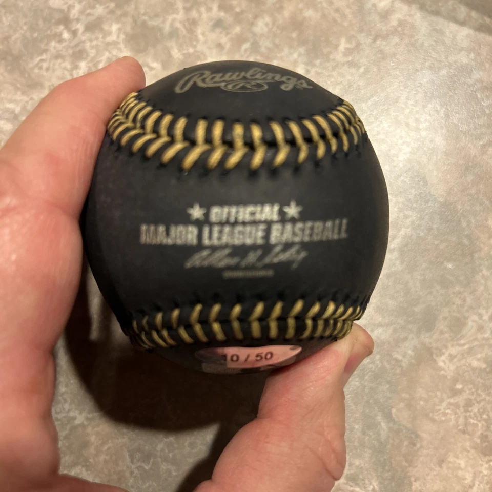 Memorabilia de béisbol firmada por Derek Holland Rawlings OML NEGRA, certificado de autenticidad #10/50 Foto 3 de 4