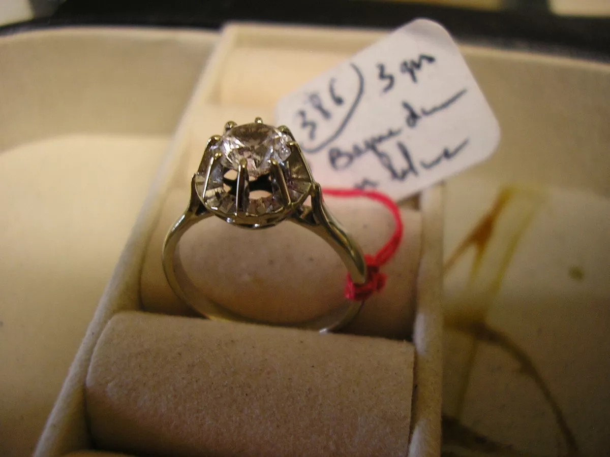 N 386 BAGUE DAME OR BLANC 18K AVEC SOLITAIRE ZIRCON 140 EUROS