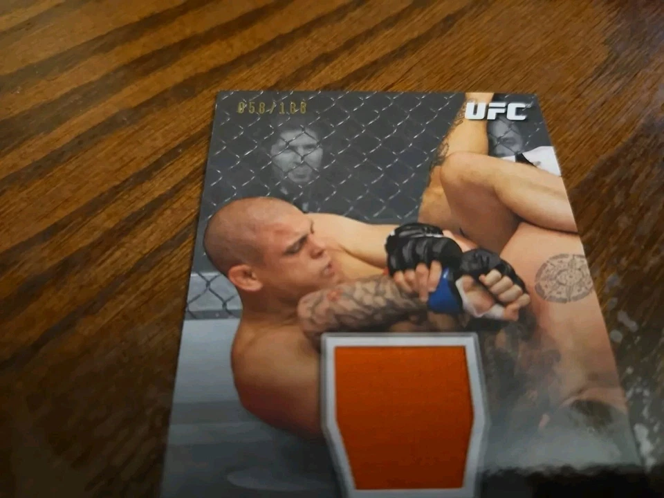2013 Topps UFC Knockout Fighter-Worn Relic Insert Card #58/188 Joe Lauzon #KR-JL - Image 2 of 4