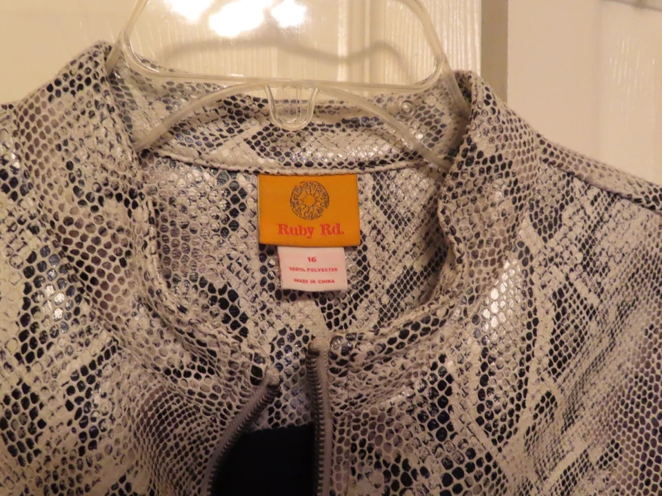 RUBY ROAD LADIES JACKET, SNAKE SKIN DESIGN SIZE 16 WORN ONCE - Image 2 of 3