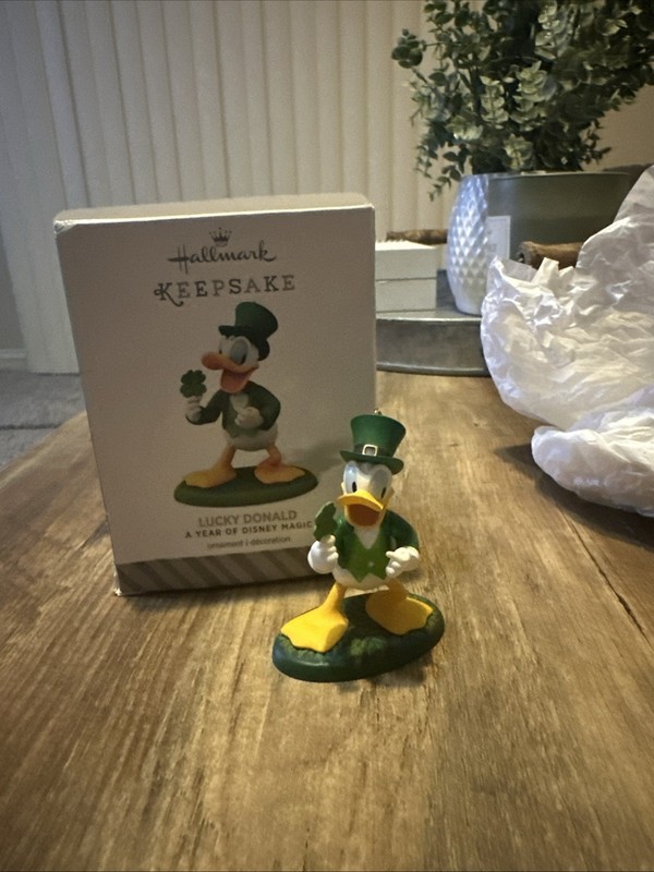 Hallmark Keepsake Ornament “Lucky Donald” A Year Of Disney Magic, 8th, 2015