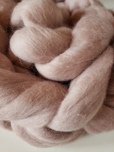 Hand dyed soft polwarth/ marino wool top 4oz gray/light purple - Picture 3 of 7