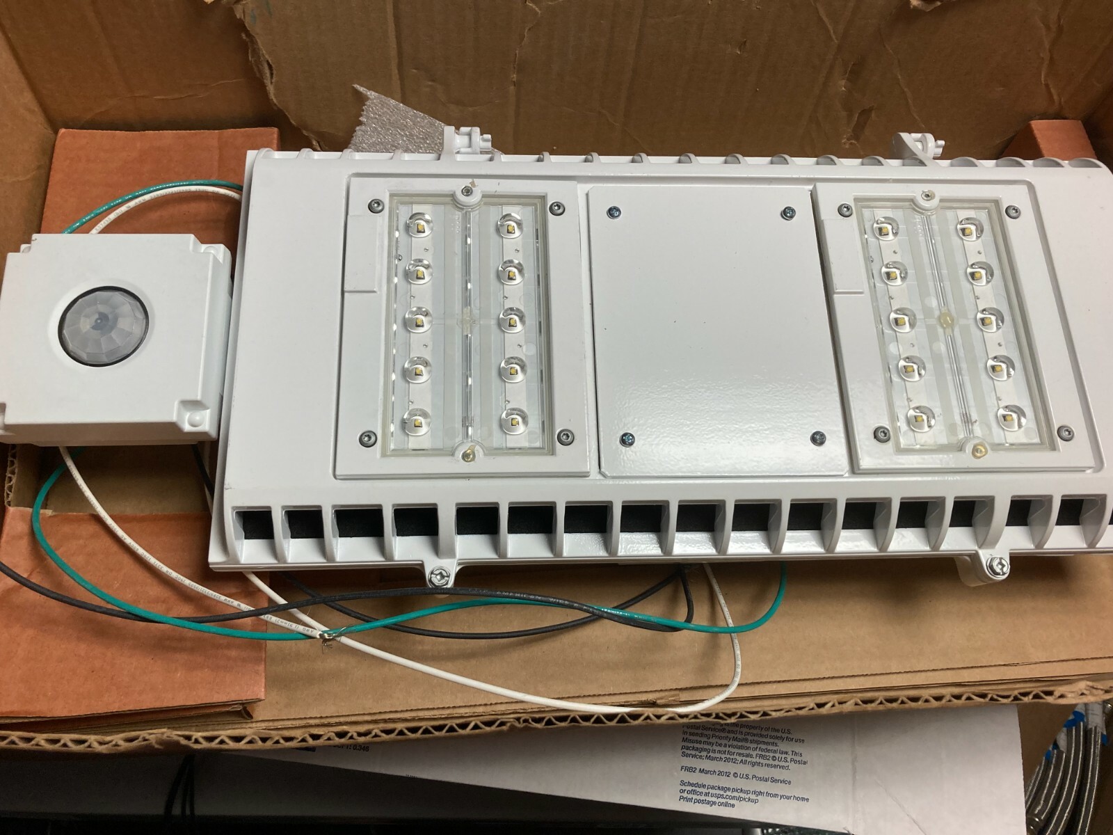 NEW IN BOX Lithonia DSXSC LED 20C 530 40K T5E w/ Motion Sensor White