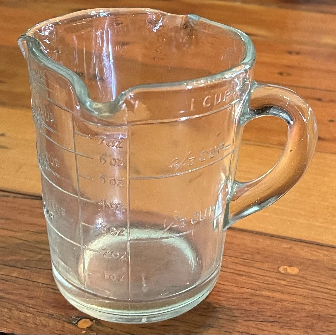 Vintage depression glass 3 spout measuring cup