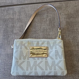 Michael Kors Wristlet Tan/Beige AV-11410 Ivory MK Leather Wallet, Barely Used 