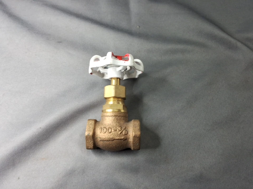 Gates Valve Red-White Toyo 210A Manual Bronze Wedge Gate Valve ~ 100 - 3/8" Npt - Image 3 of 3