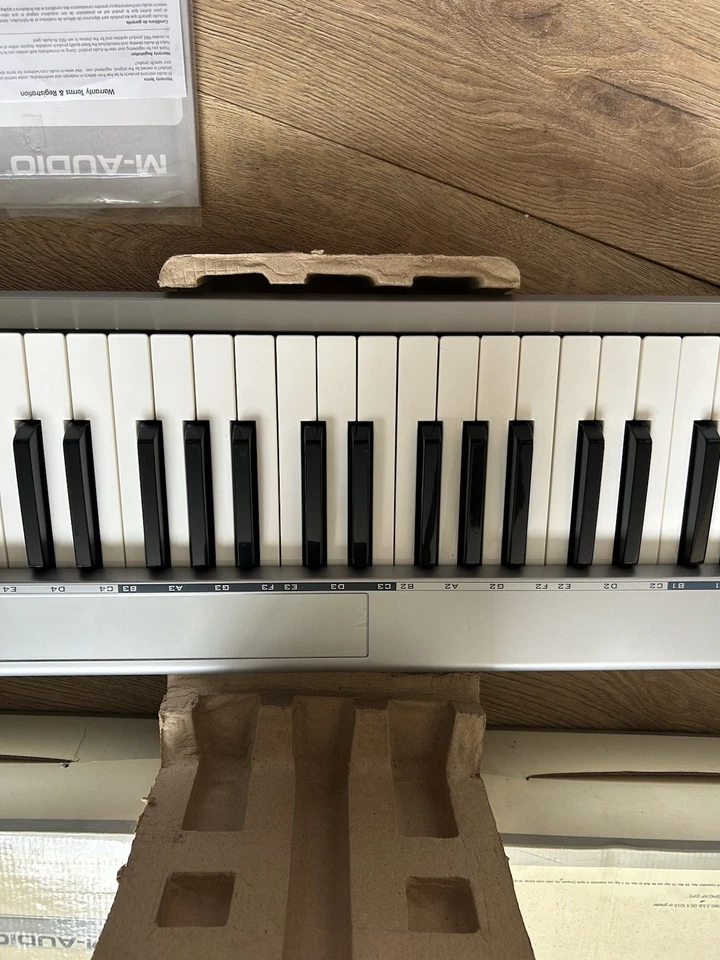 M-AUDIO 61 ES - MIDI CONTROLLER KEYBOARD - New In Box never used - Image 3 of 4
