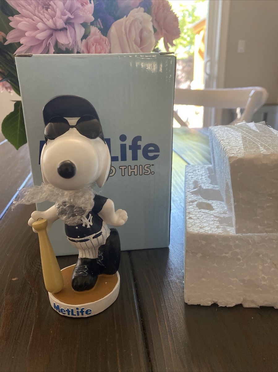 SNOOPY - SNOOPY × YANKEES ボブルヘット New York Yankees Snoopy & Woodstock Peanuts Christmas Light