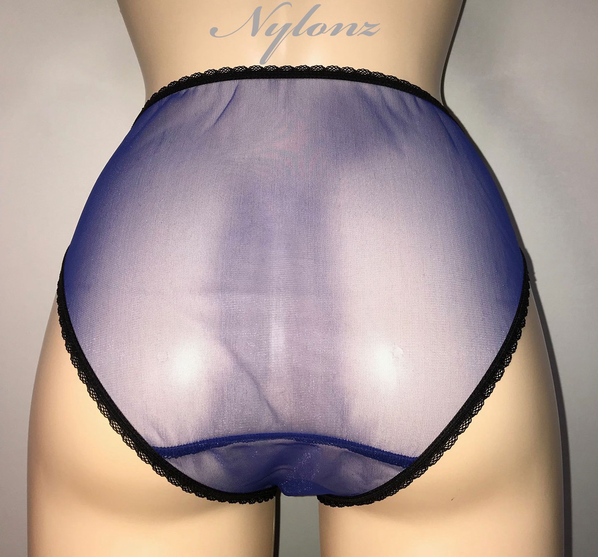 Mutandine stringate in nylon trasparente stile vintage