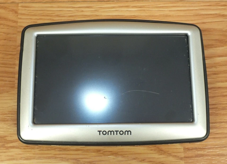 Tomtom XL 310 4.5" (inch) GPS Navigation Unit With DC Power Cord & Case Bundle - Image 2 of 4