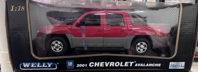 Welly 2001 Chevrolet  Suburban Diecast 1:18 NEW