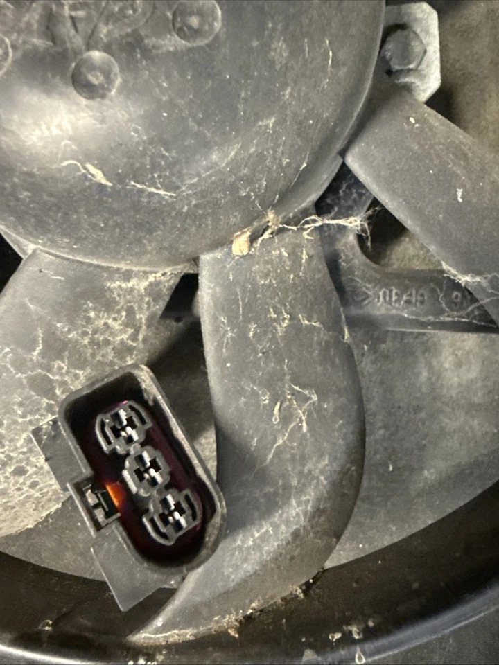 2002 Audi Tt Quattro 1.8l Turbocharged Cooling Fan - Image 3 of 4