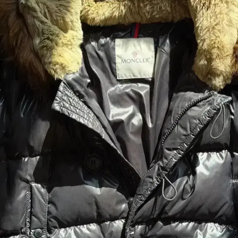Moncler Coyote Fur Cropped Puffer Jacket - Size 100 thumbnail 9