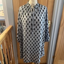 Masai Ladies Giva Tunic Pale Blue With Navy Blue Circle Pattern Size Large NWT 